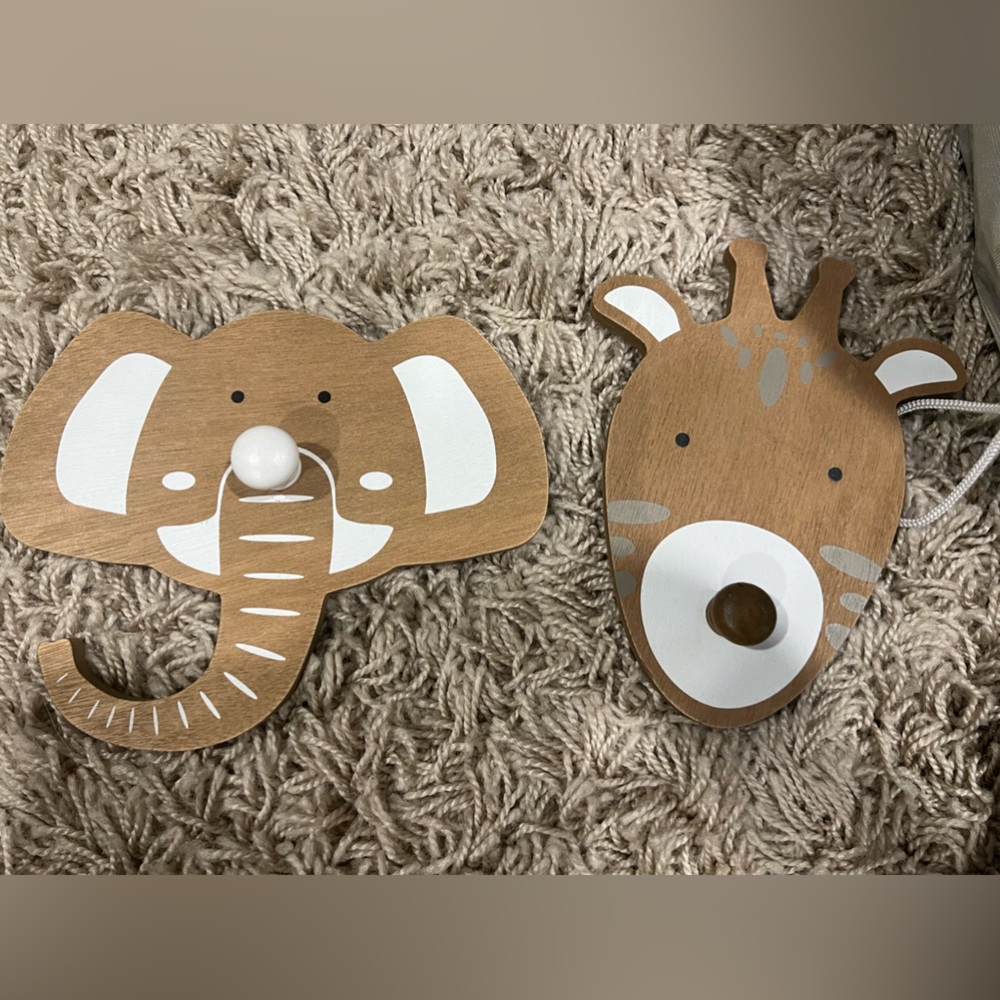 Elephant and giraffe hangers - perfect for nursery!